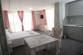 Отель Family Hotel Provence Ахелой Двухместный номер Делюкс с 1 кроватью и балконом, вид на море-2